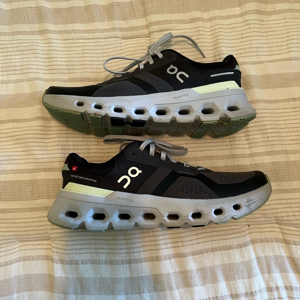 On running CLOUDRUNNER SNEAKER - Picture 3 of 6